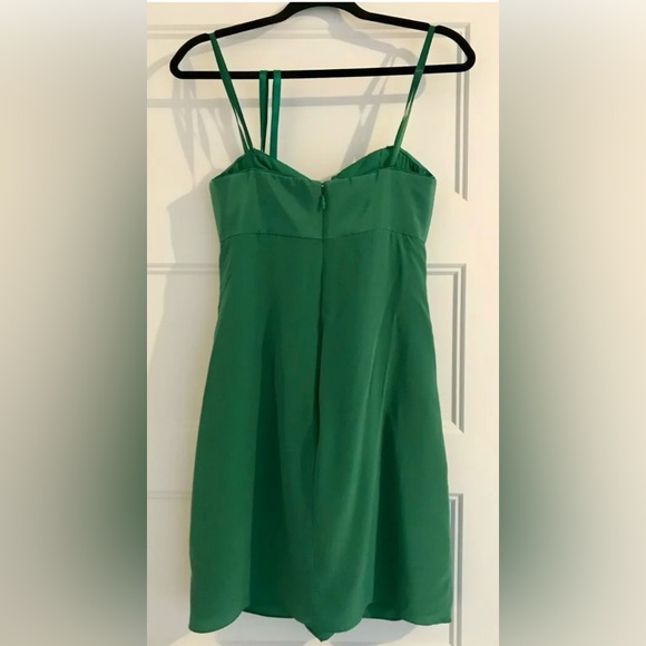 BCBGMAXAZRIA
PRE-OWNED | Bustier Dress
Emerald Green Edition - Picture 2 of 5